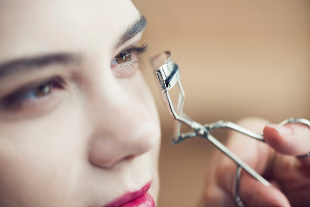 how does bladeless lasik work