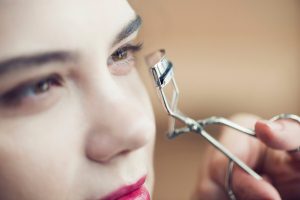 how does bladeless lasik work