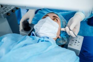 patient-undergoing-laser-eye-surgery-to-improve-vision-with-advanced-laser-technology